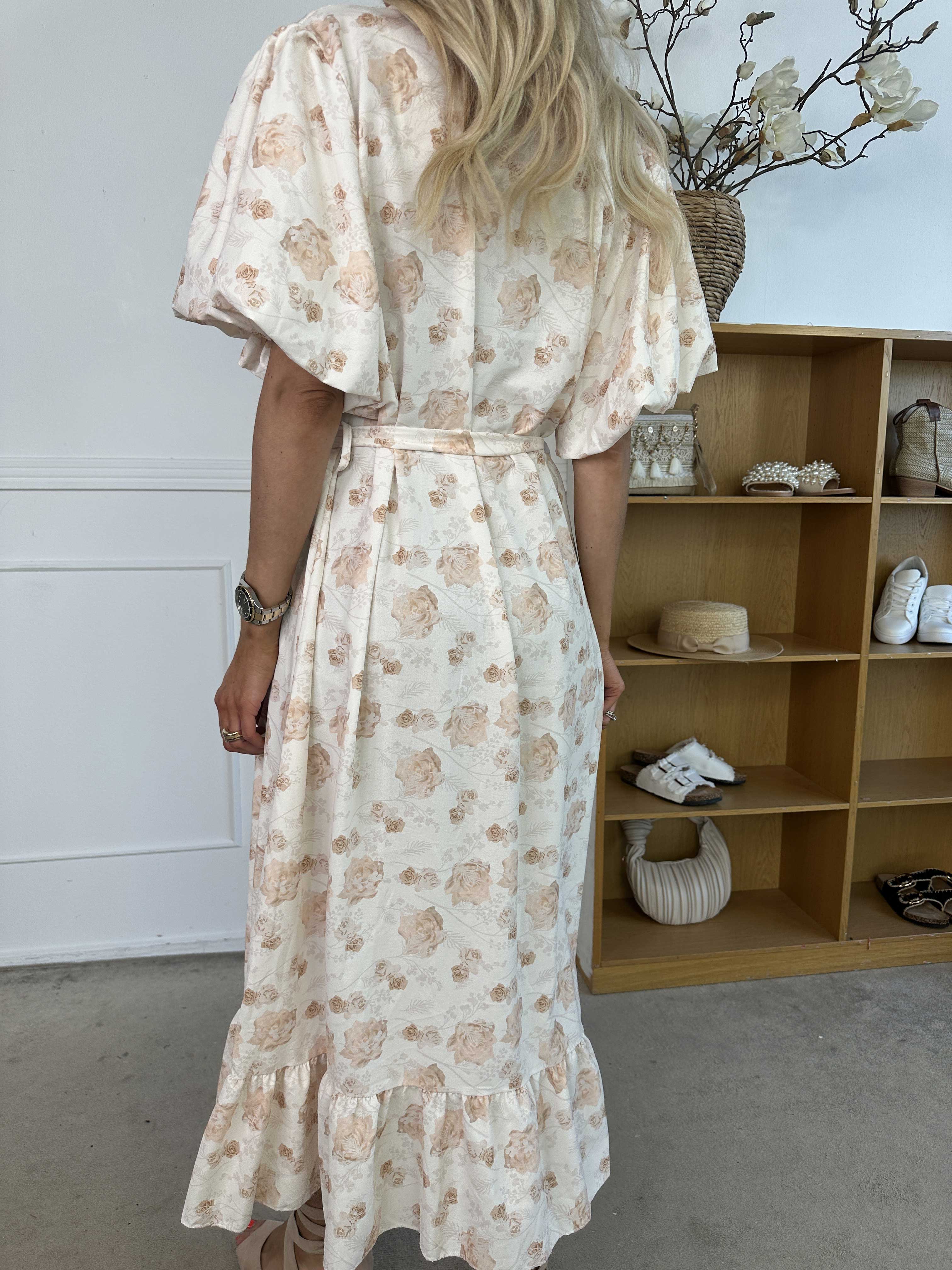 Sakira - Söt blommig klänning med puffärmar